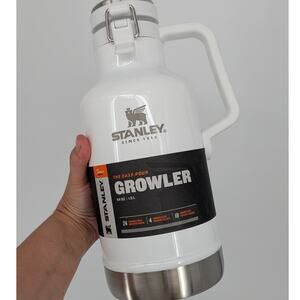New Stanley cup bottle Classic Easy-Pour Growler 64 OZ hot/cold frost Gloss